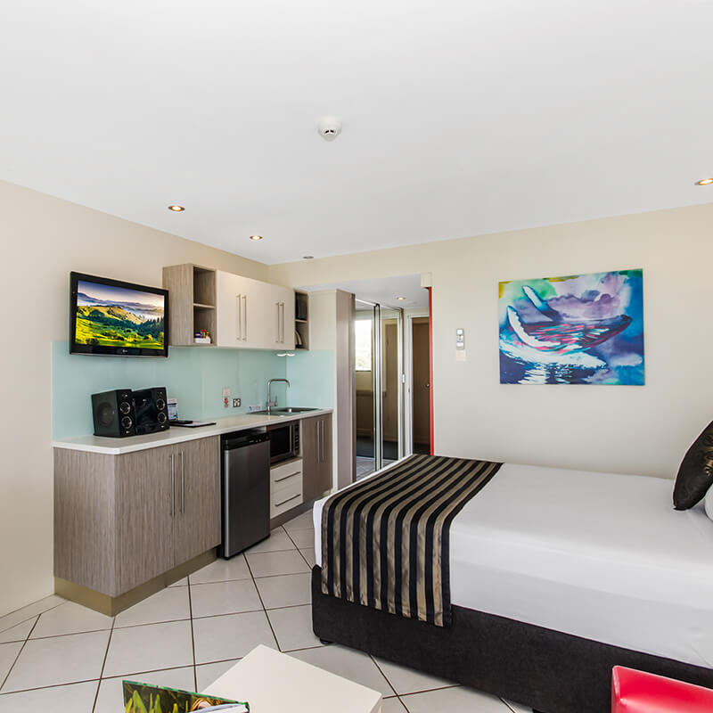 Aquarius on the Beach Townsville Self served executive deluxe studio